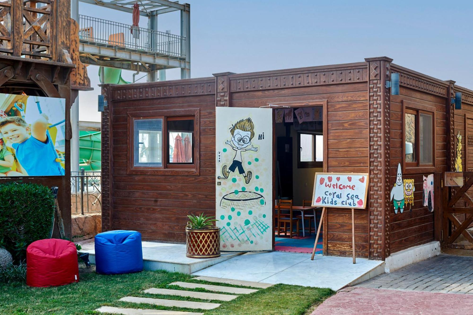 אתר נופש Coral Sea And Aqua Park 4*